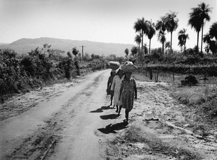 AÑO 1972 - BLANCO Y NEGRO - VIDA CAMPESINA EN PARAGUAY (JOSÉ MARÍA BLANCH)